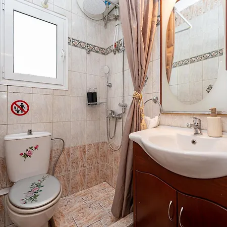 Sisters' Corner Apartman *