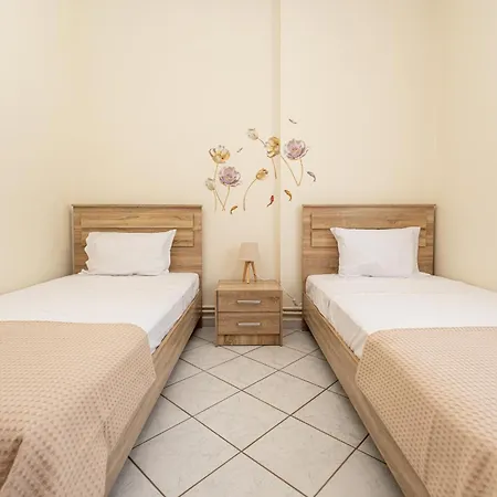 Sisters' Corner * Néa Szkióni