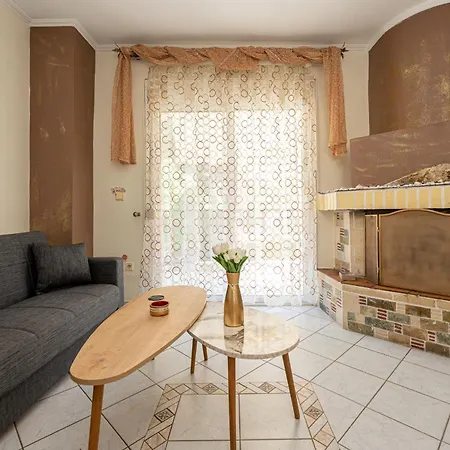 Sisters' Corner Νέα Σκιώνη