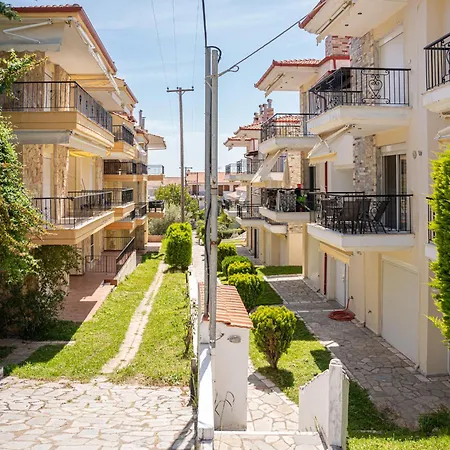 Sisters' Corner Νέα Σκιώνη