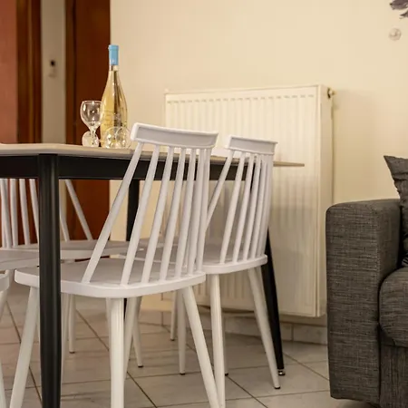 Sisters' Corner ネア・スキオニ